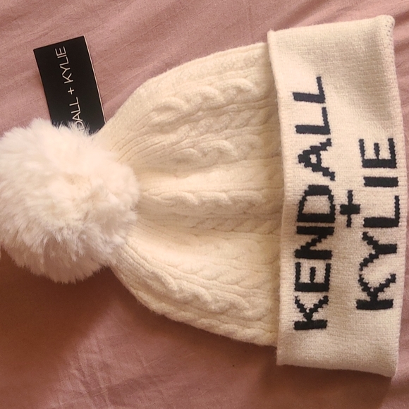 White Kendall & Kylie hat - Picture 2 of 2